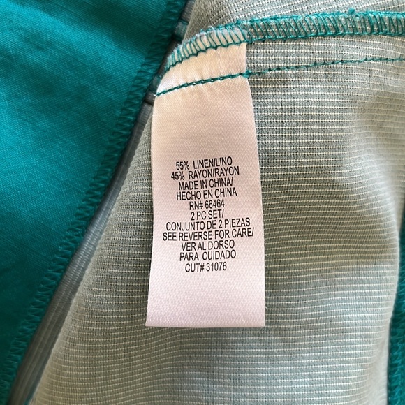 Studio I skirt and jacket suit - Picture 16 of 16